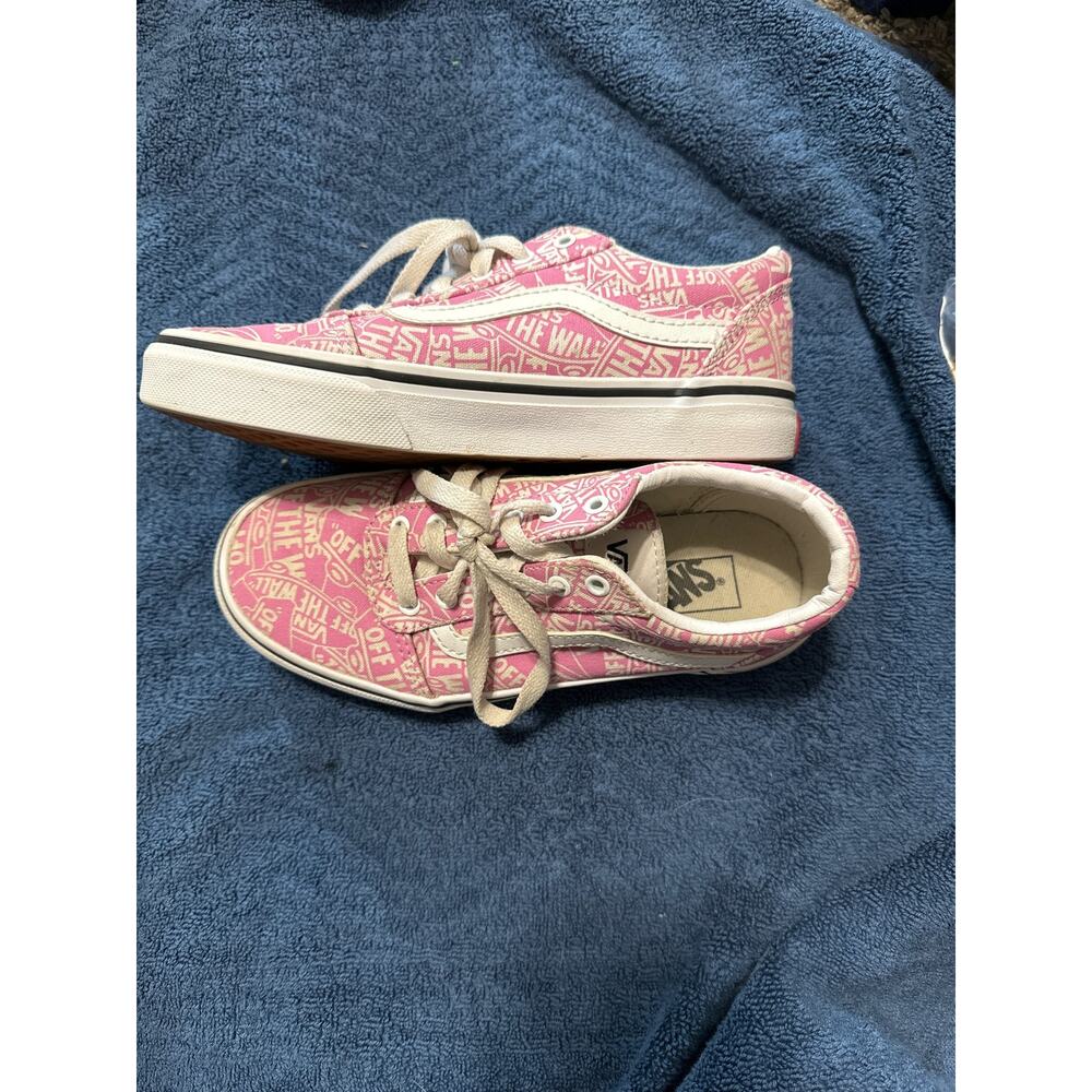 Vans off the shelf‎ pink and white size2 missy